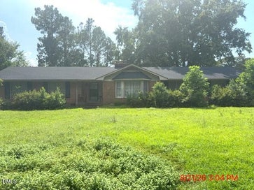 709 Frederick Avenue Laurinburg NC 28352