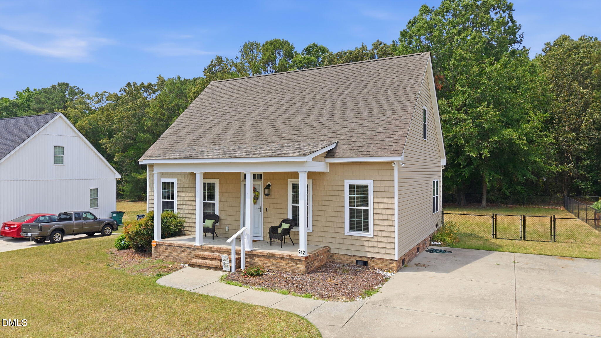 912 E Birchwood Drive