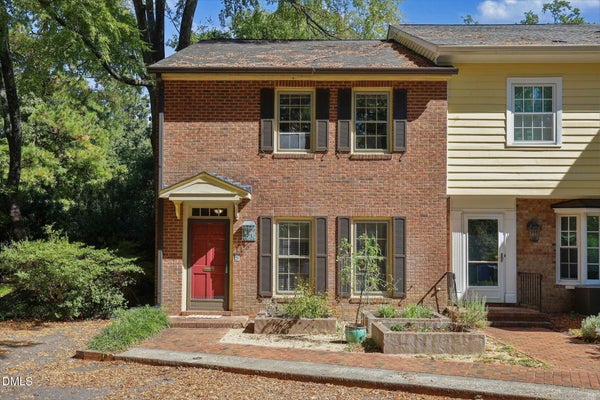 318 MCCAULEY ST UNIT 5, CHAPEL HILL, NC 27516 - Image e63b9bb0bf2e0bdf1ecf45b39e000fc7/673793485