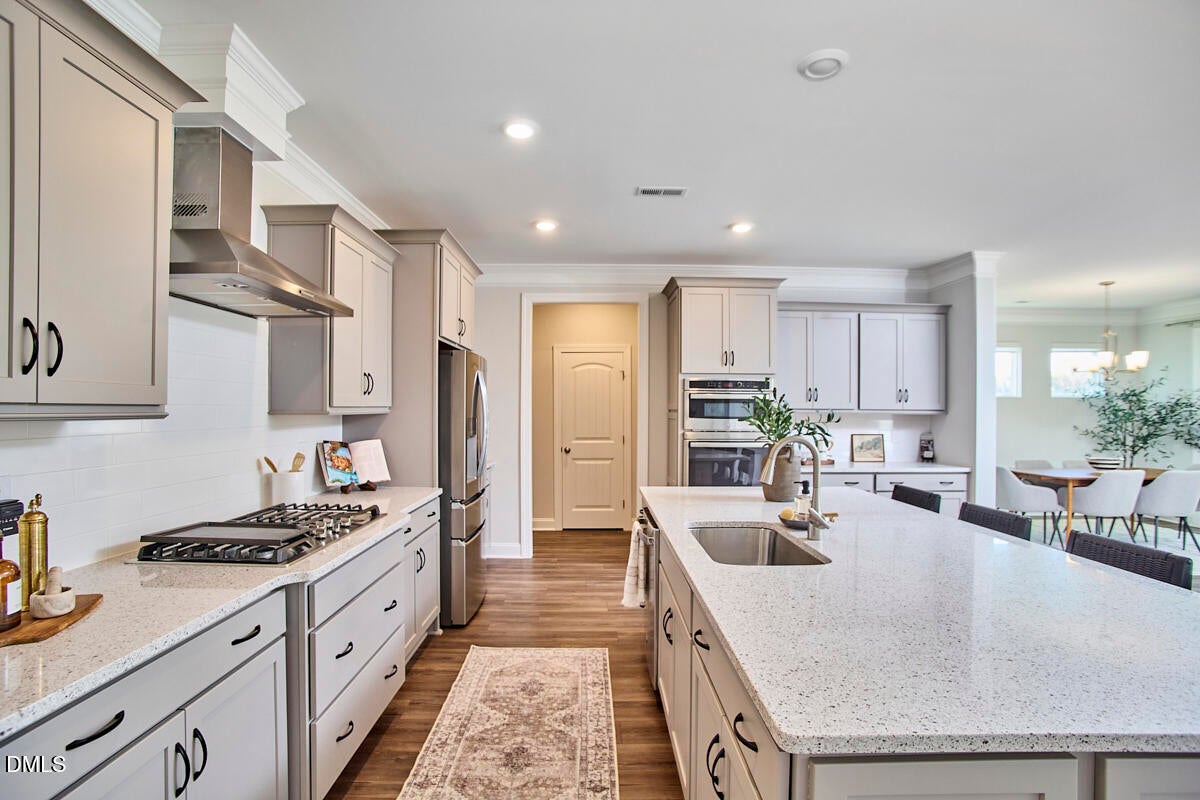513 Hampton Crest Court