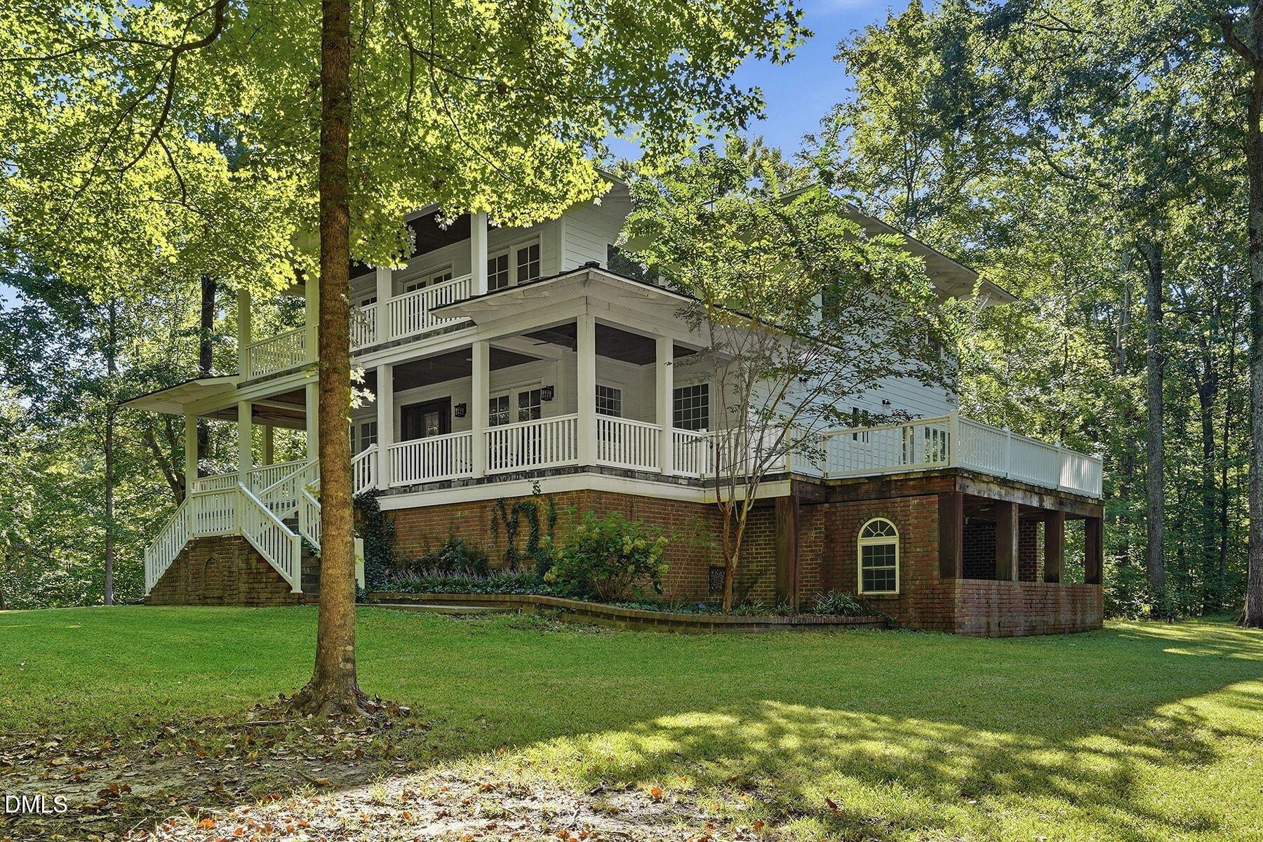 415 River Bluff Drive N
