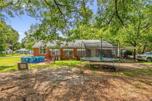 318 N ELM ST, MAXTON, NC 28364 - Image e9c2cff9b8810f18cca1955ca1dcd01f/2419631928