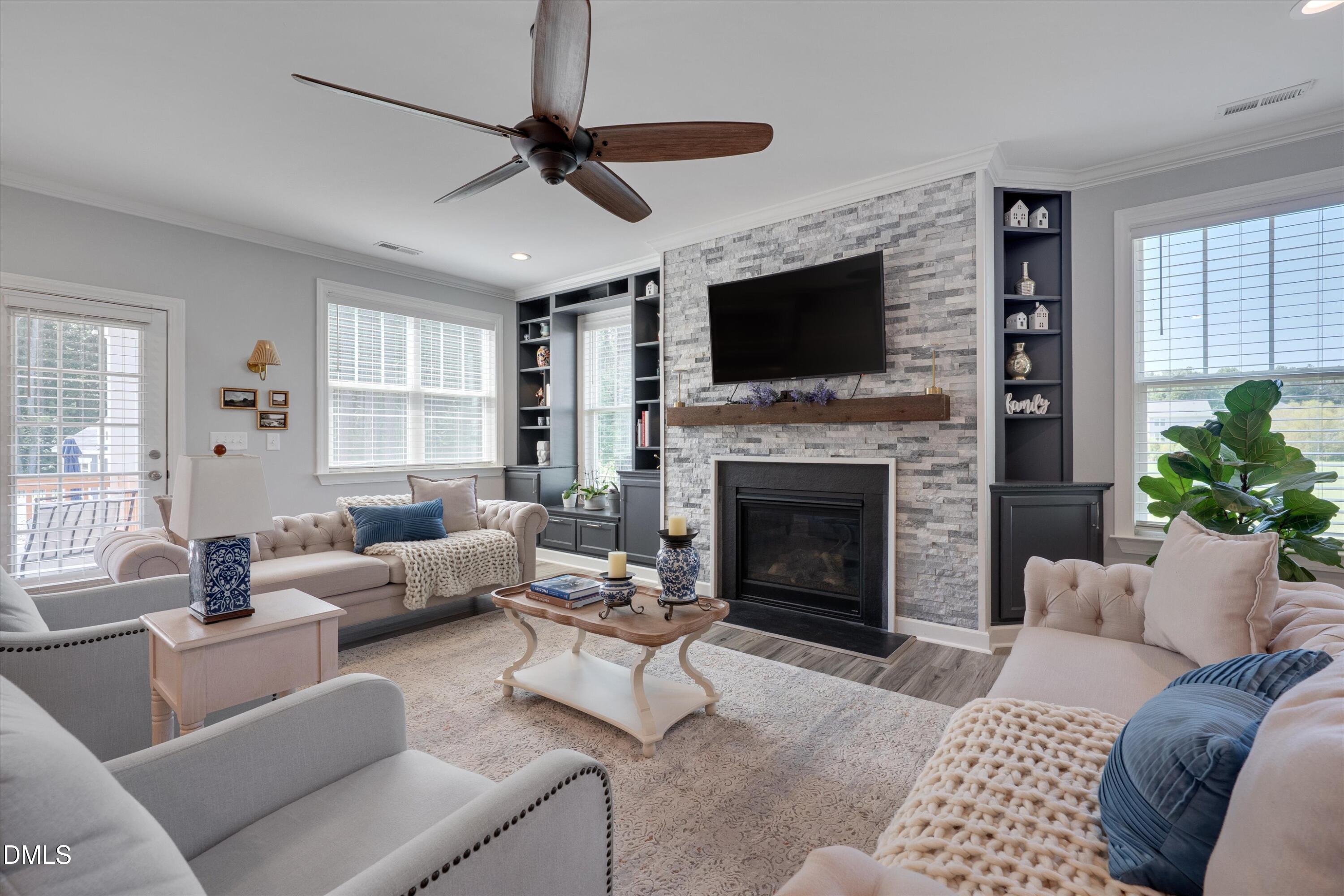 292 S Parliament Way