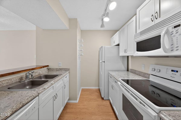 3704 CHIMNEY RIDGE PL APT 207, DURHAM, NC 27713 - Image ebfc4ed2381c9c9f14a1119166fc2af8/3579113756