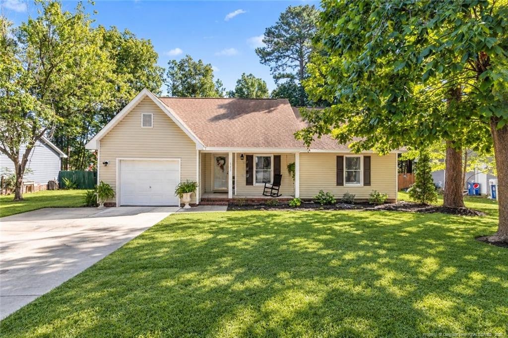Photo of 725 Sunnycrest Drive, Fayetteville, NC 28314 (MLS # LP769258)