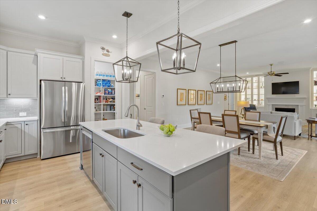 811 Laurelwood Drive