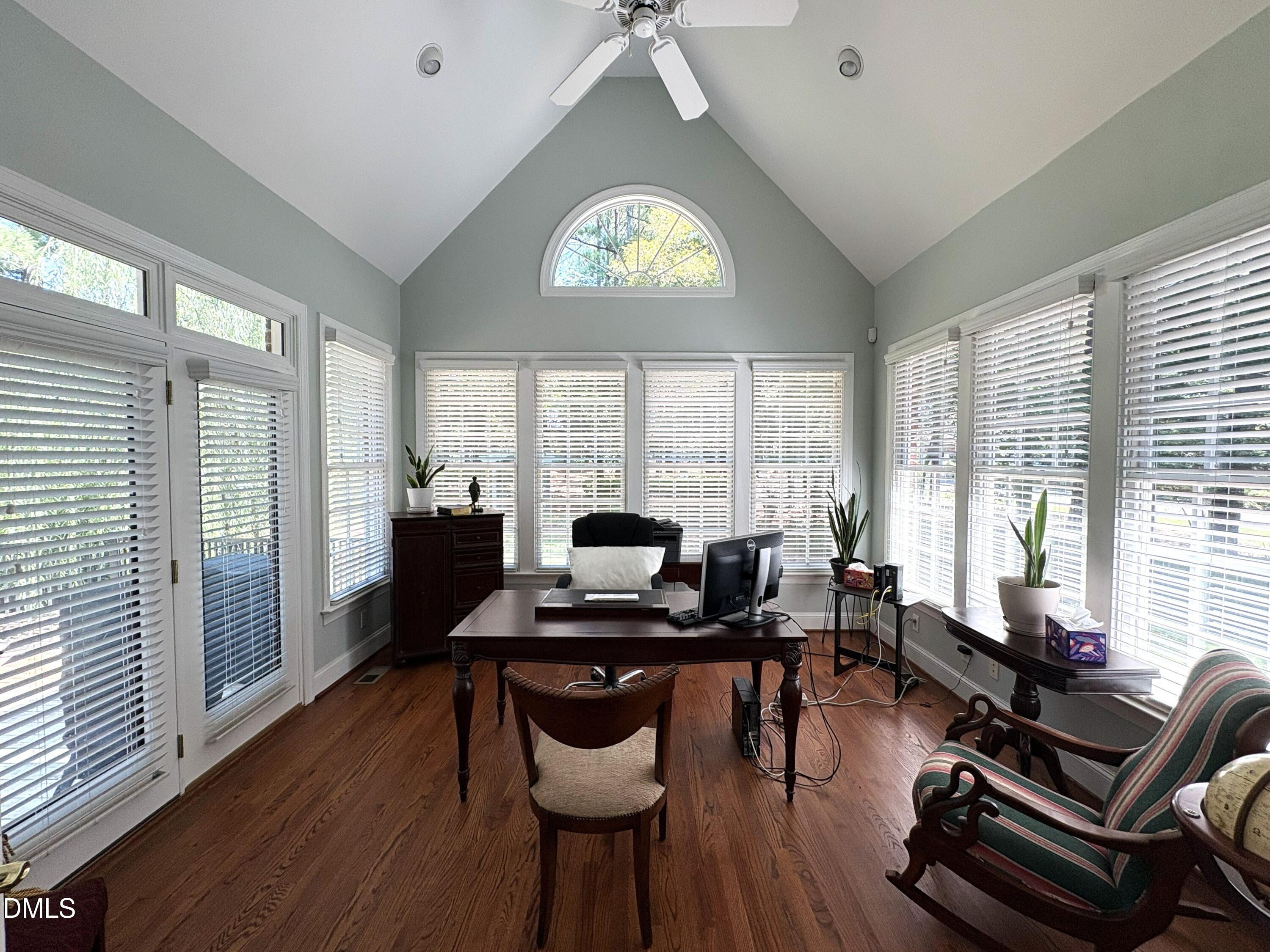 306 Lakeside Circle