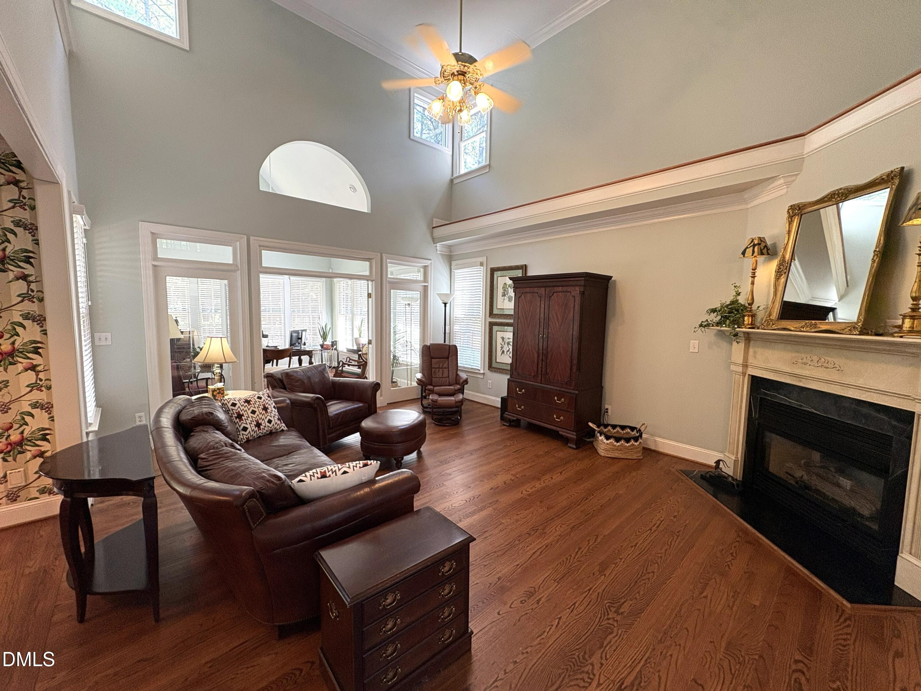 306 Lakeside Circle