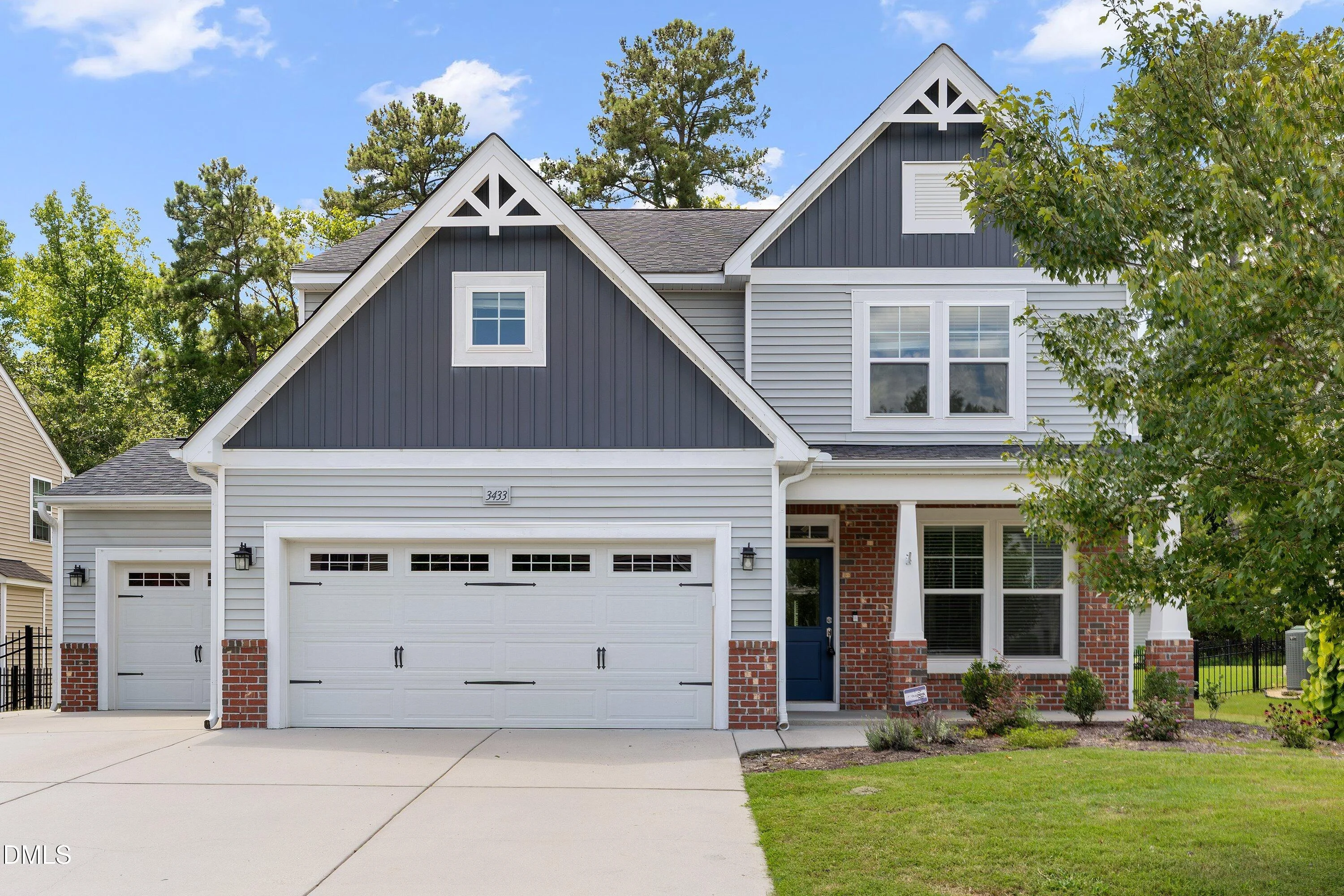 3433 Grosbeak Way