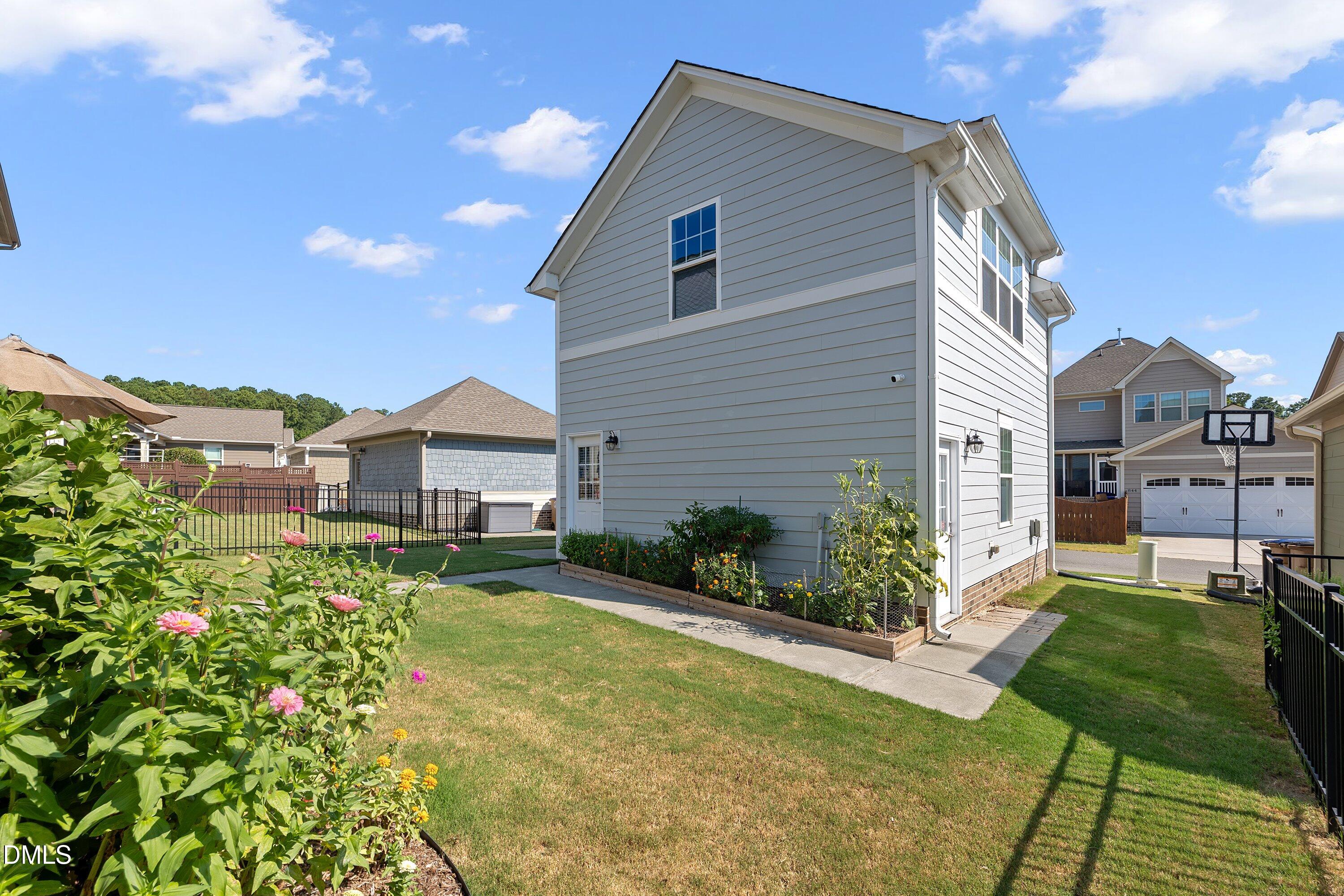 1005 Woodland Grove Way