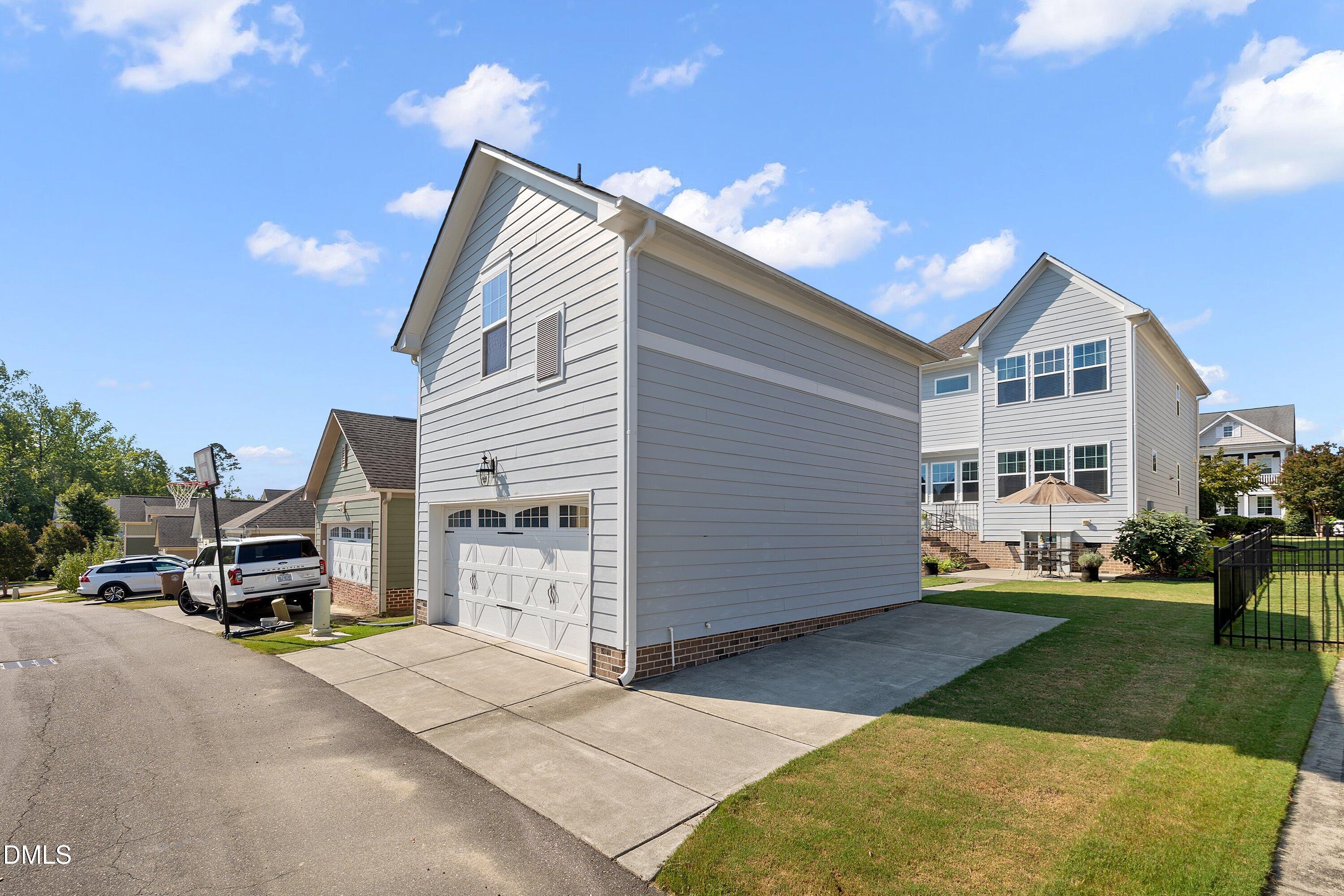 1005 Woodland Grove Way