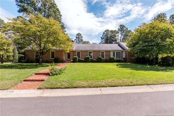 417 WAYBERRY DR, FAYETTEVILLE, NC 28303 - Image f4d0c85b8017d8e59d6d6f6b7f20dd90/3367511280