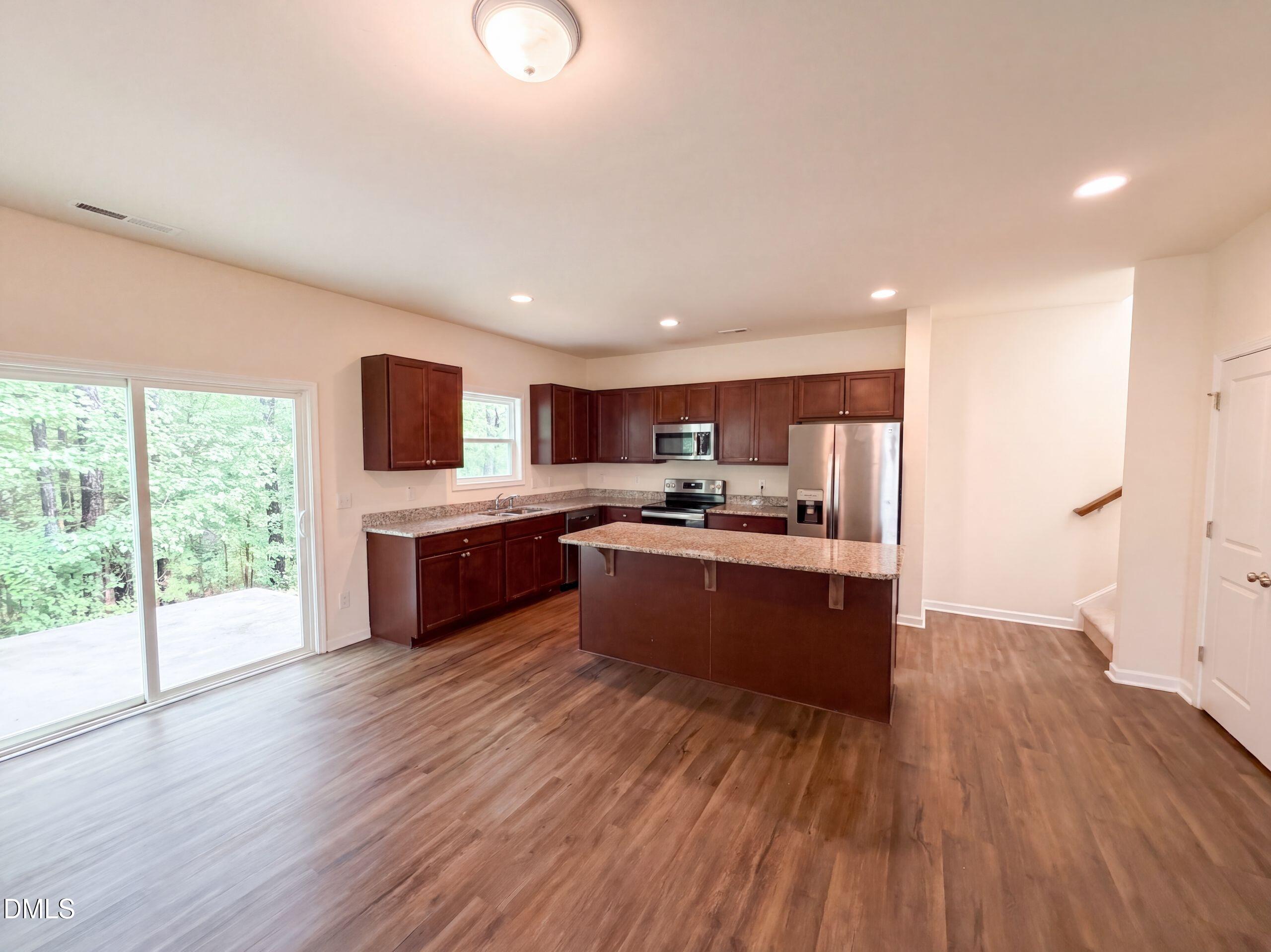 913 Peninsula Place