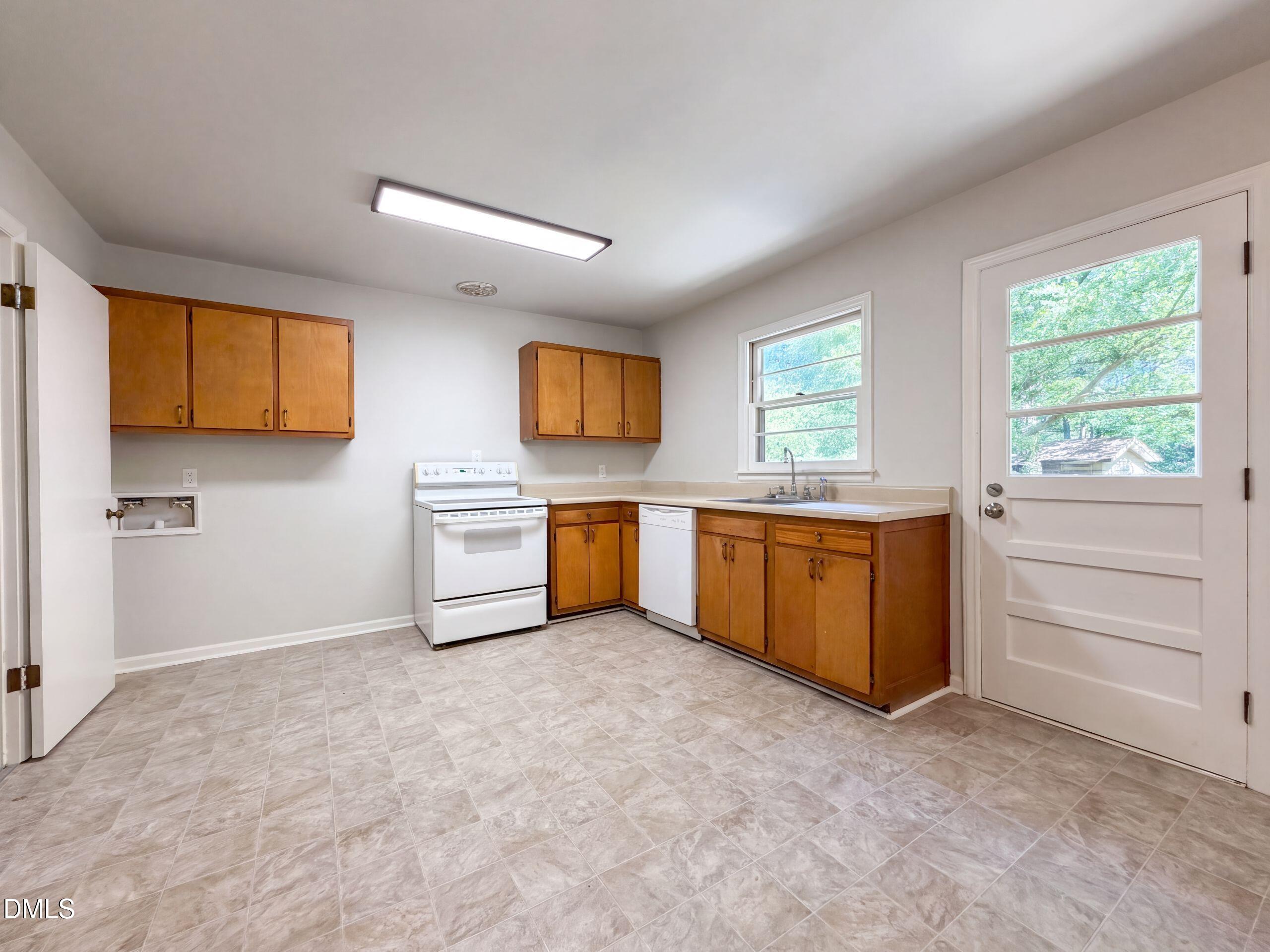 3811 Woodside Road