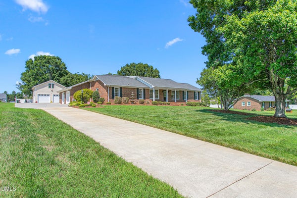1971 DELAINE DR, BURLINGTON, NC 27215 - Image f5e853e451abfb171e0e606a0221ba22/3814742252