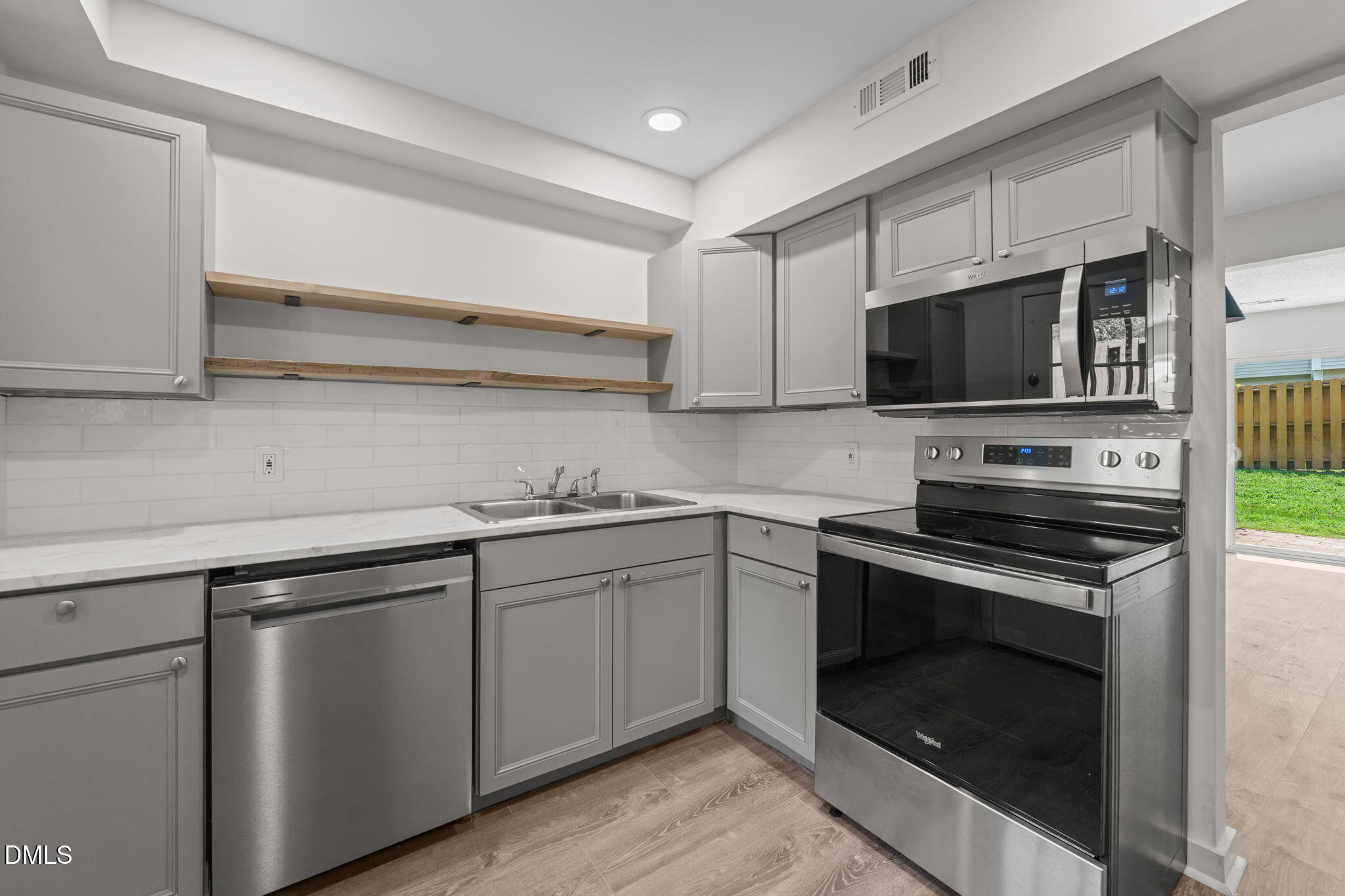 220 Elizabeth Street Apt E4