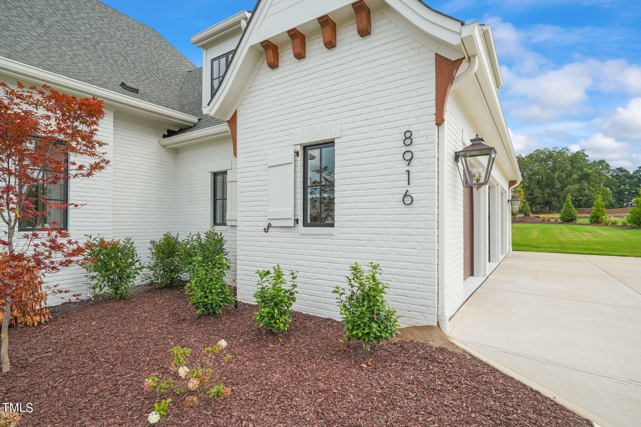 8916 Grand Highland Way