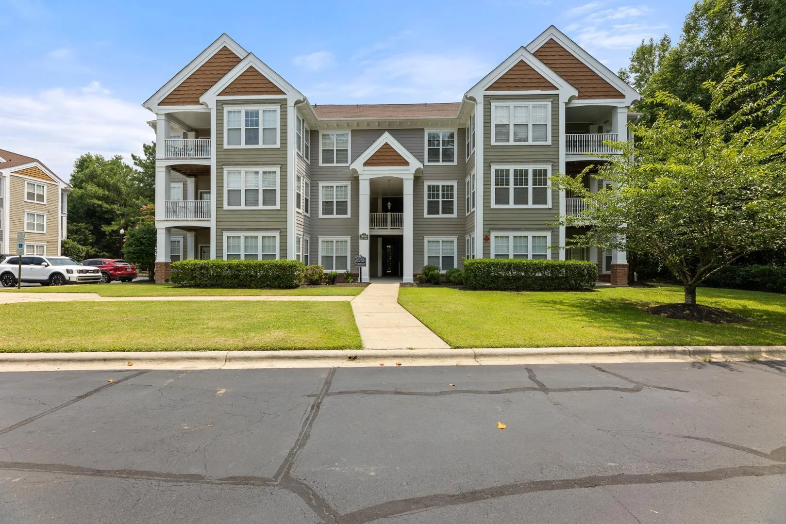 1922 Parkside Village Drive