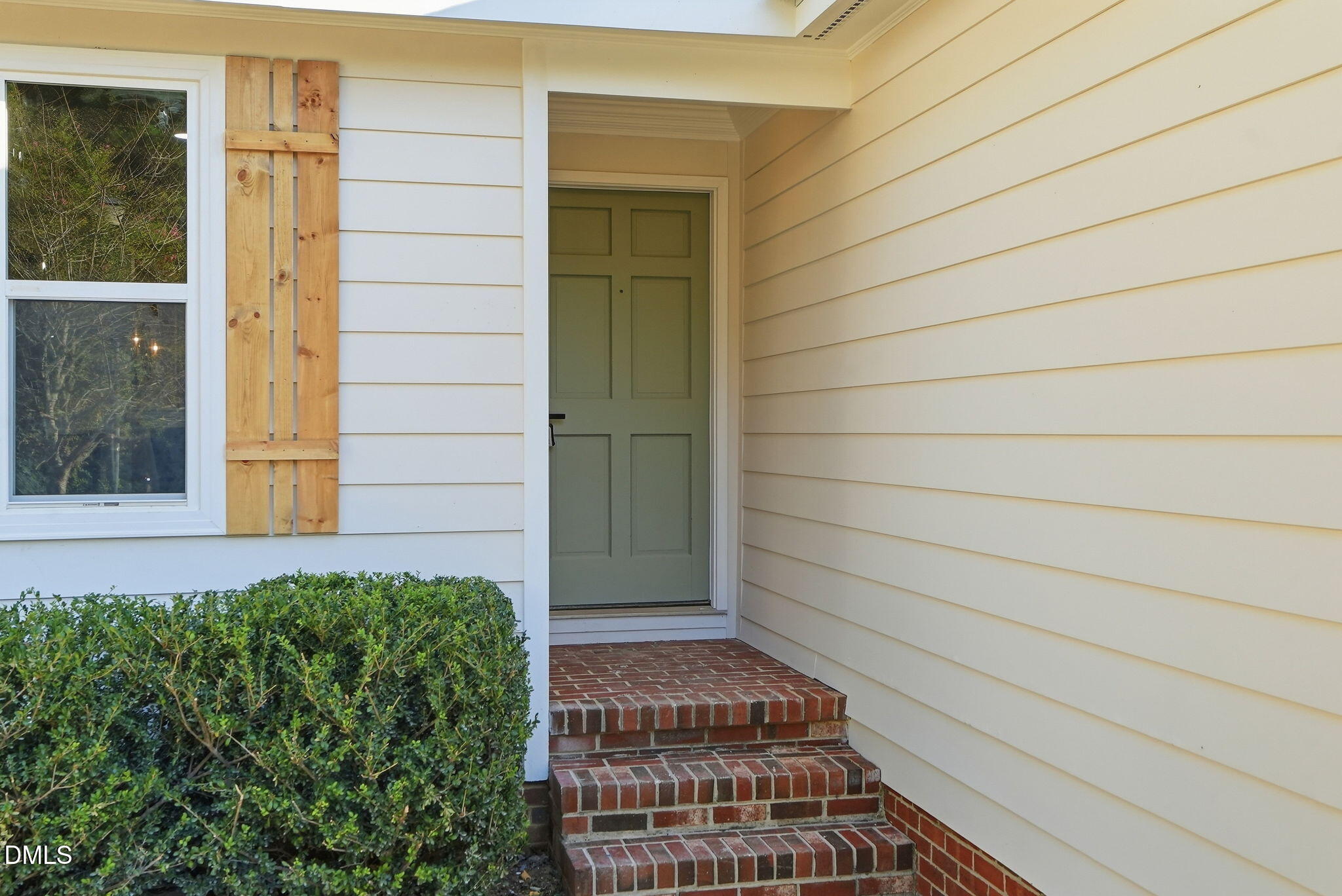 3812 Hollycrest Court
