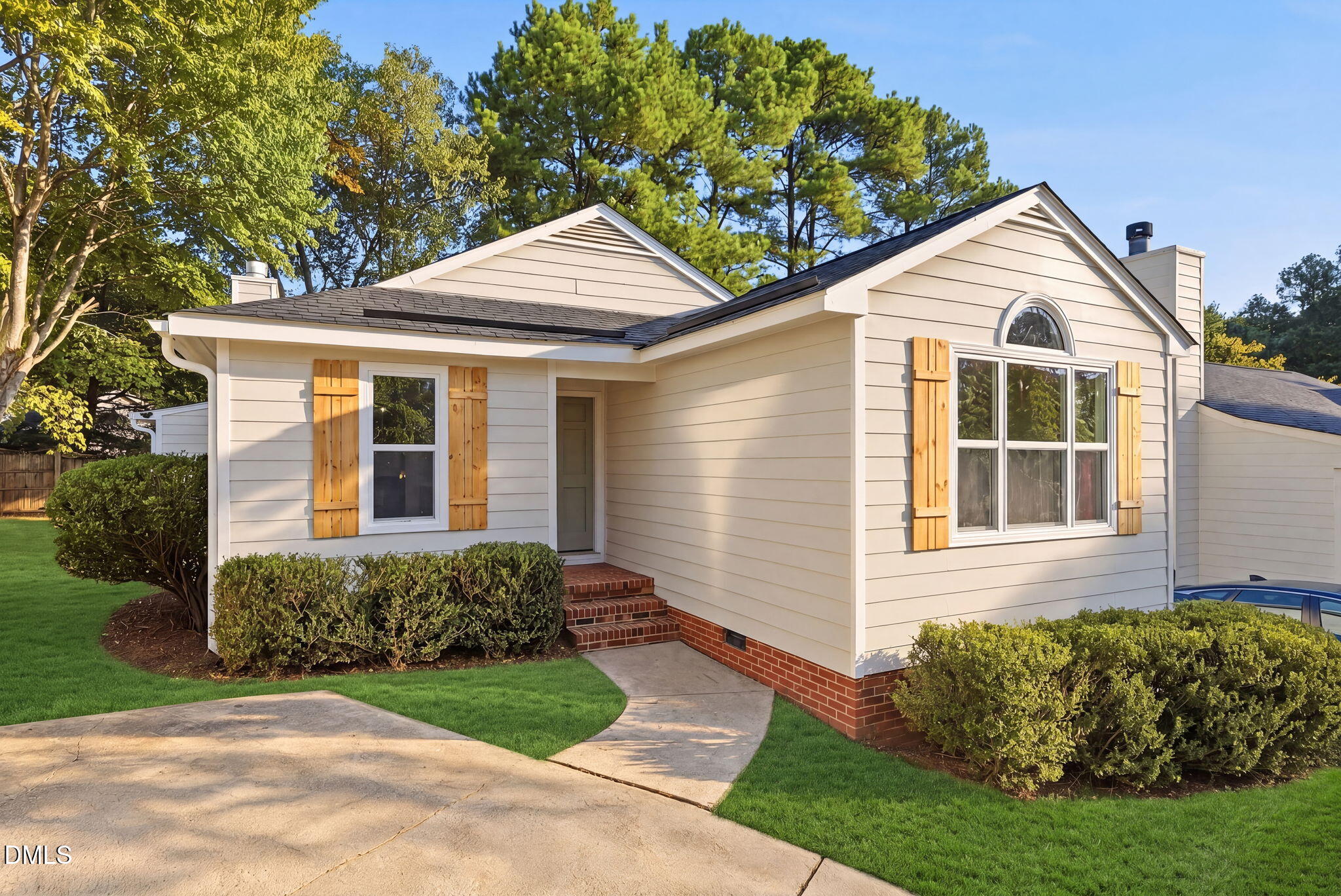 3812 Hollycrest Court
