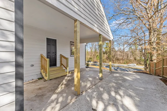 1009 Benjamin Parkway, photo 5 of 34
