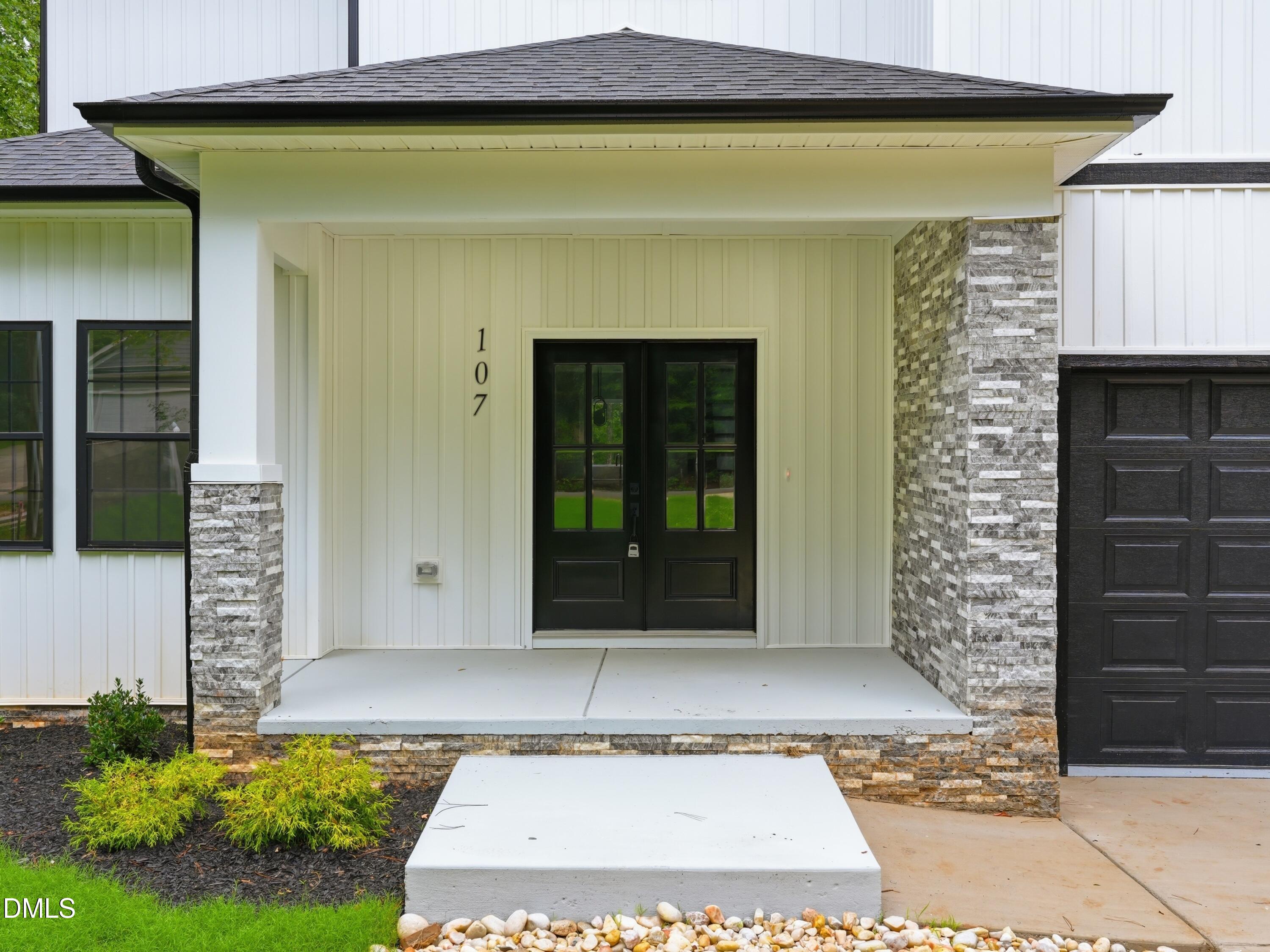 107 Acoma Drive