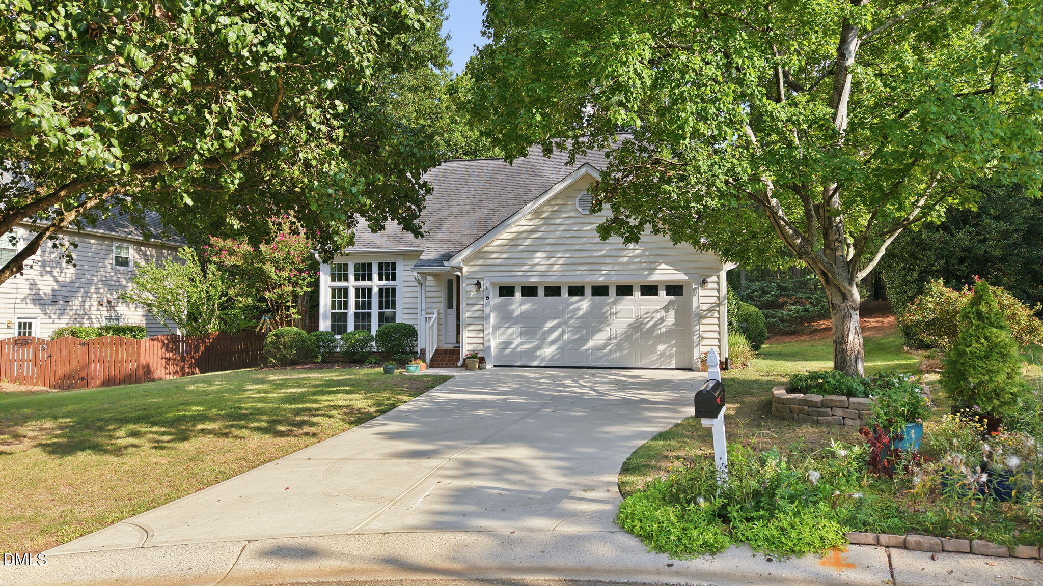 5 Wavecrest Court