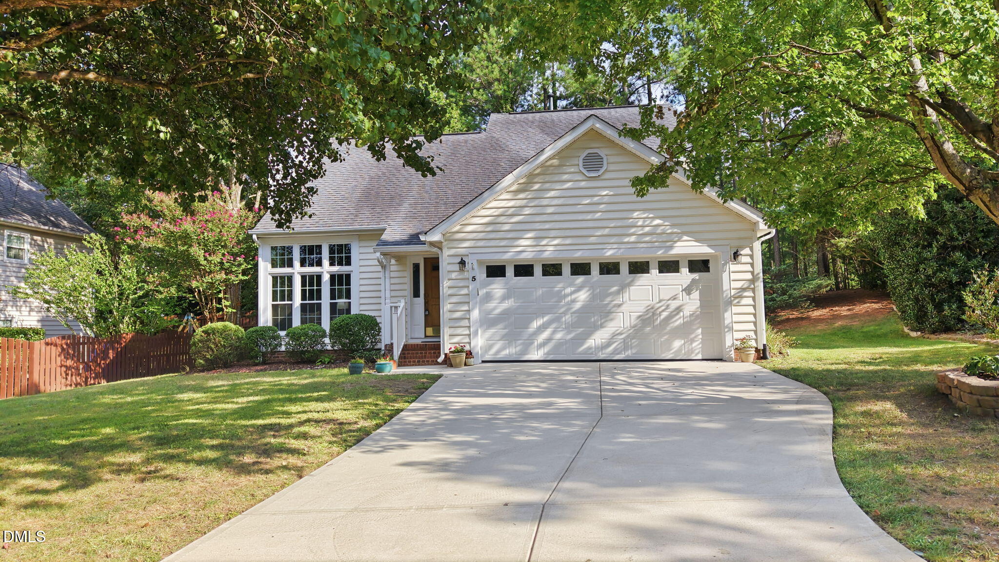 5 Wavecrest Court
