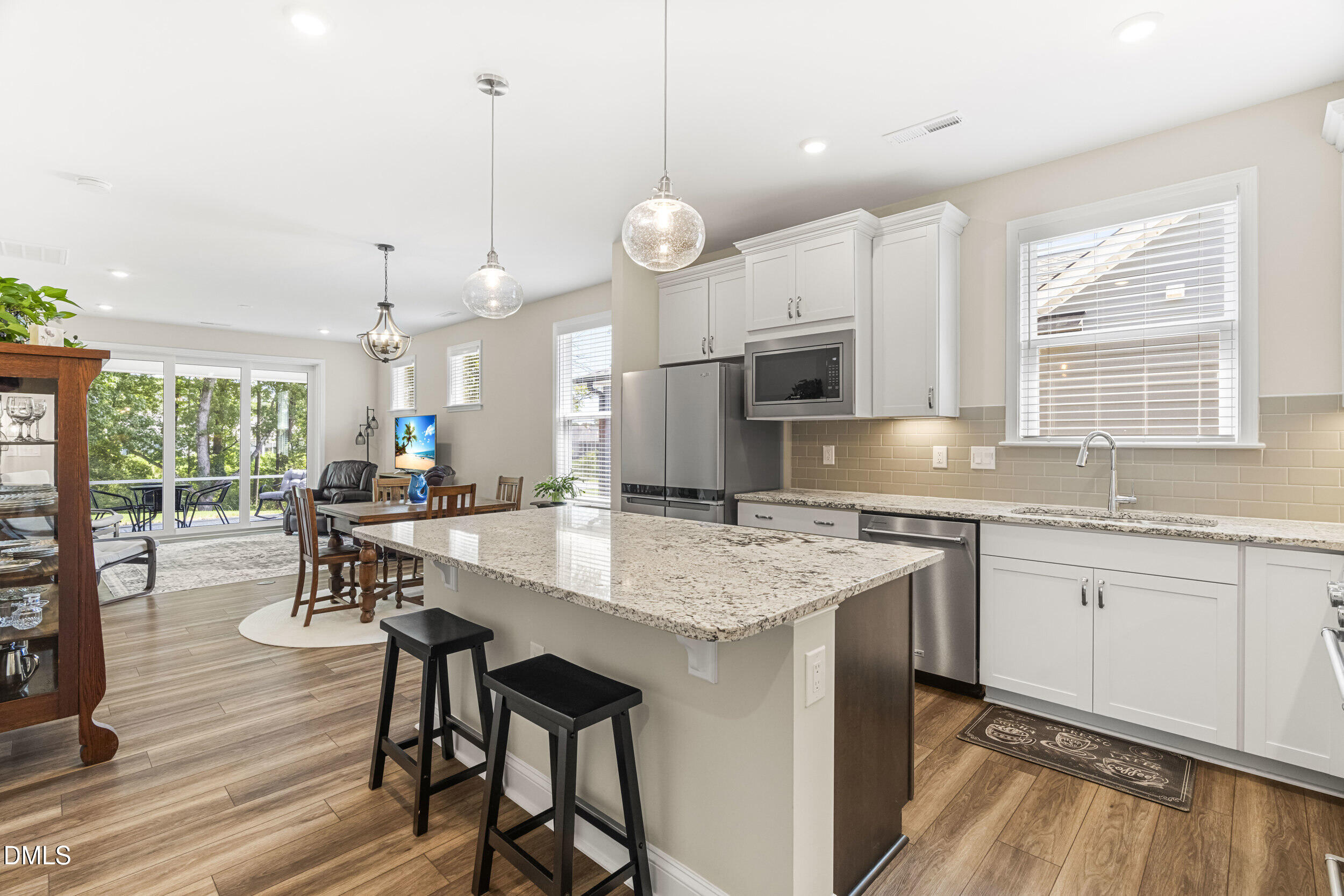 28 N Brookhollow Way
