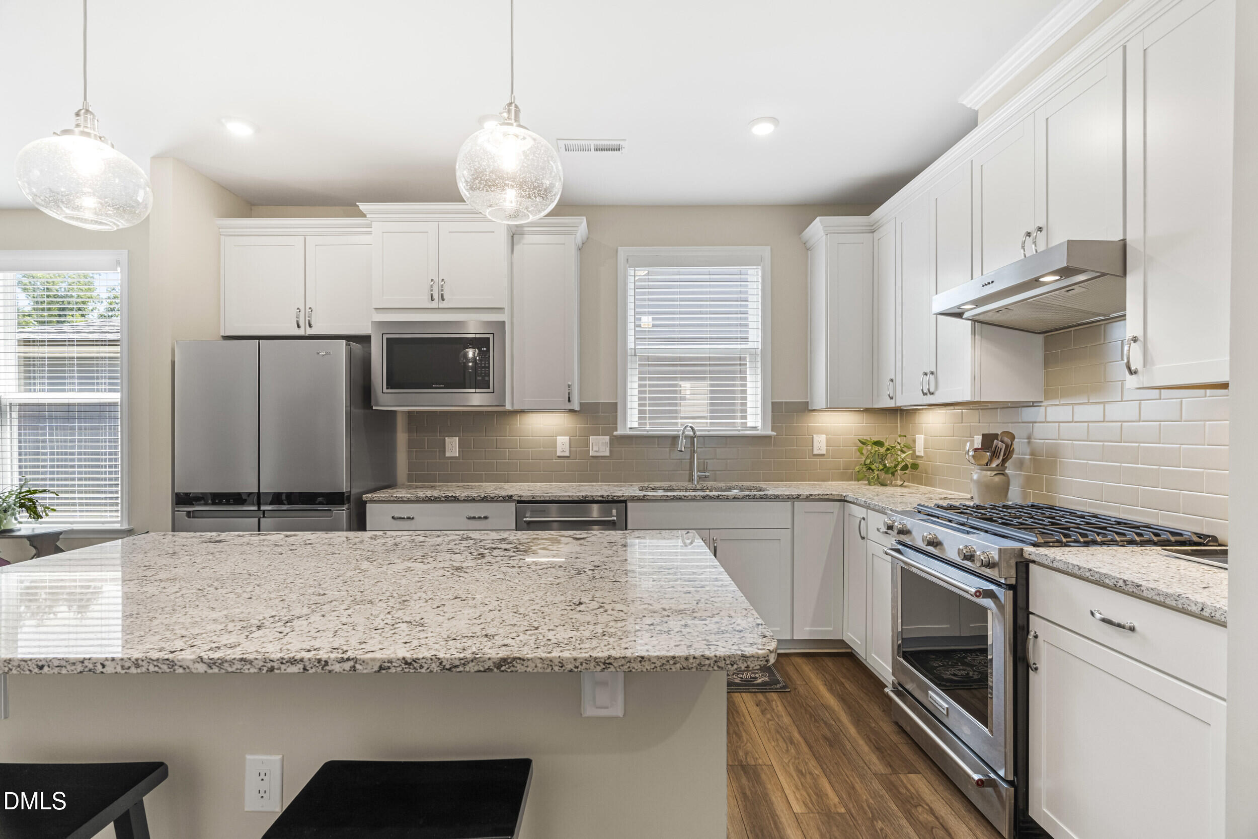 28 N Brookhollow Way