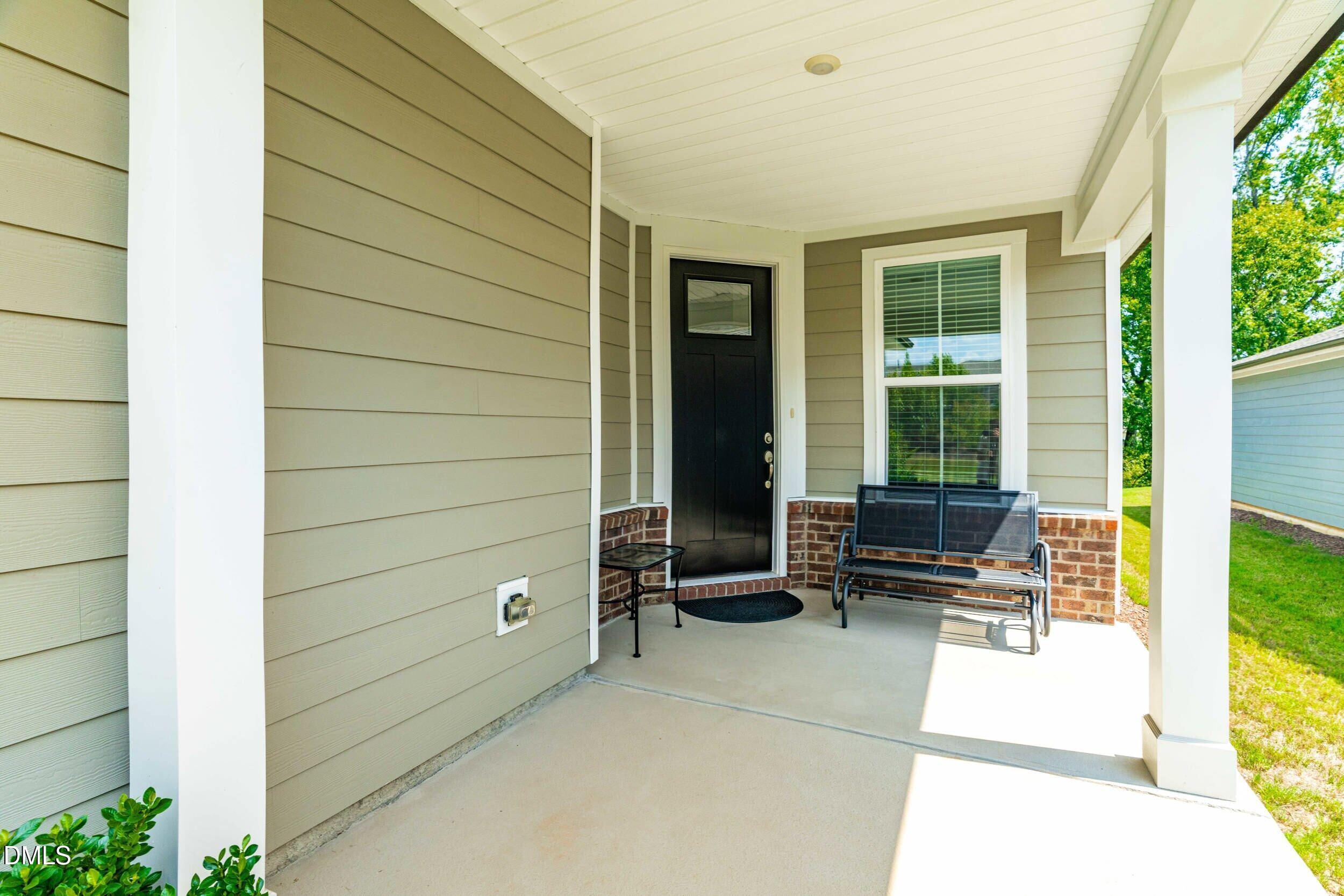 28 N Brookhollow Way