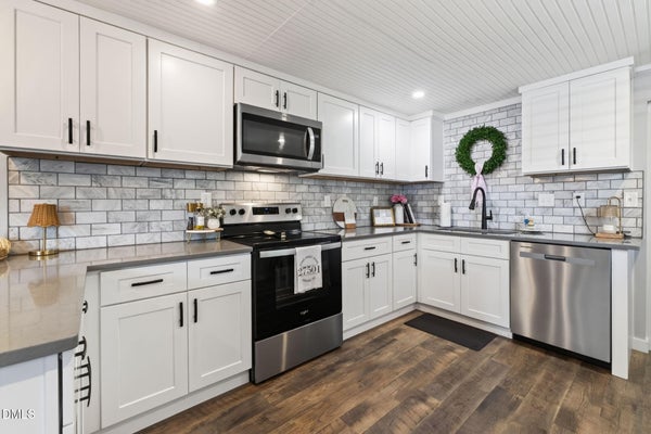 150 W MCIVER ST, ANGIER, NC 27501 - Image fea66b62e180fab2fa95566a34705cf6/1277301962