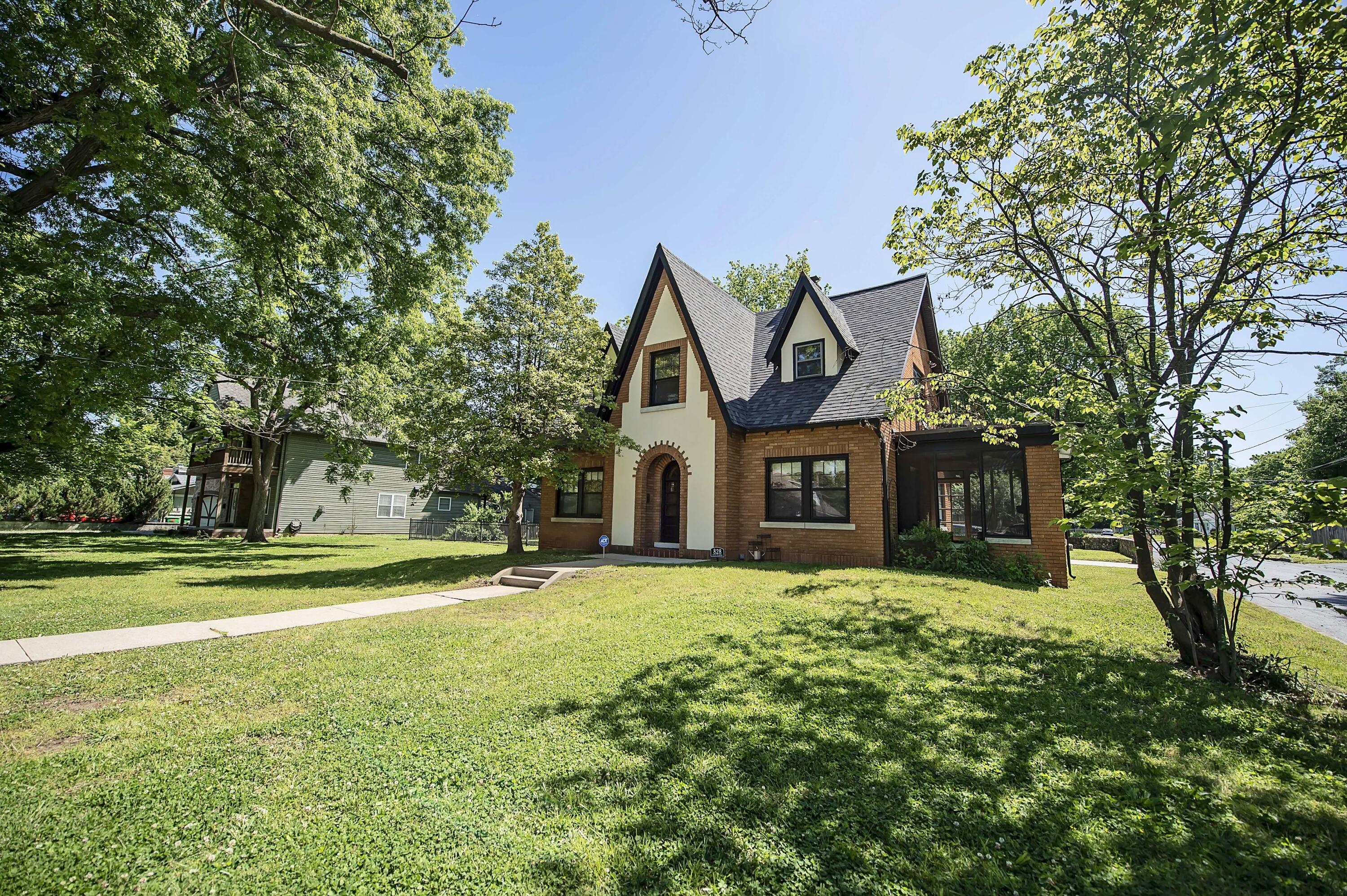 Photo 1 of 38 — 828 S Delaware Avenue, Springfield, MO 65802