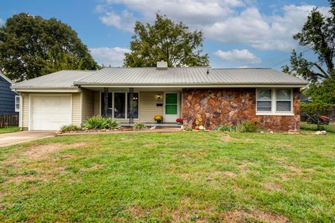 Photo of 1043 E Cherokee Street, Springfield, MO 65807 (MLS # 60307216)