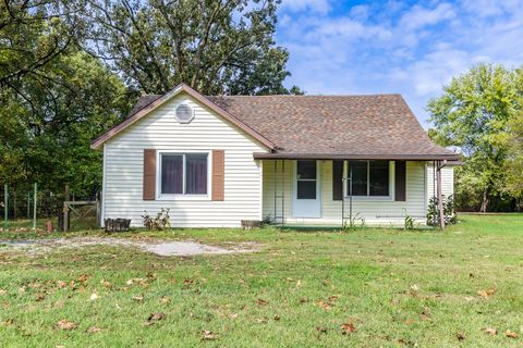 Photo of 743 State Highway 32, Buffalo, MO 65622 (MLS # 60307209)