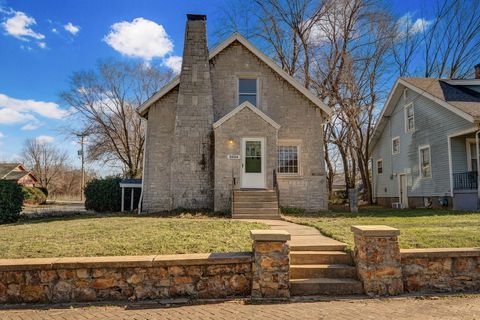 Photo of 2054 N Campbell Avenue, Springfield, MO 65803 (MLS # 60311577)