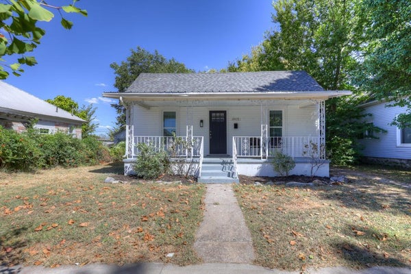 2017 S PEARL AVE, JOPLIN, MO 64804 - Image 0611cee875df44fc7c7db238046d2875/1007068341