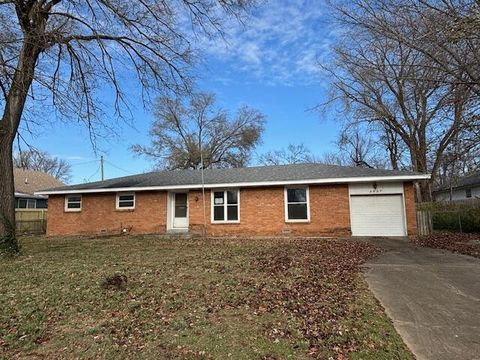 Photo of 2527 W Lombard Street, Springfield, MO 65802 (MLS # 60311290)