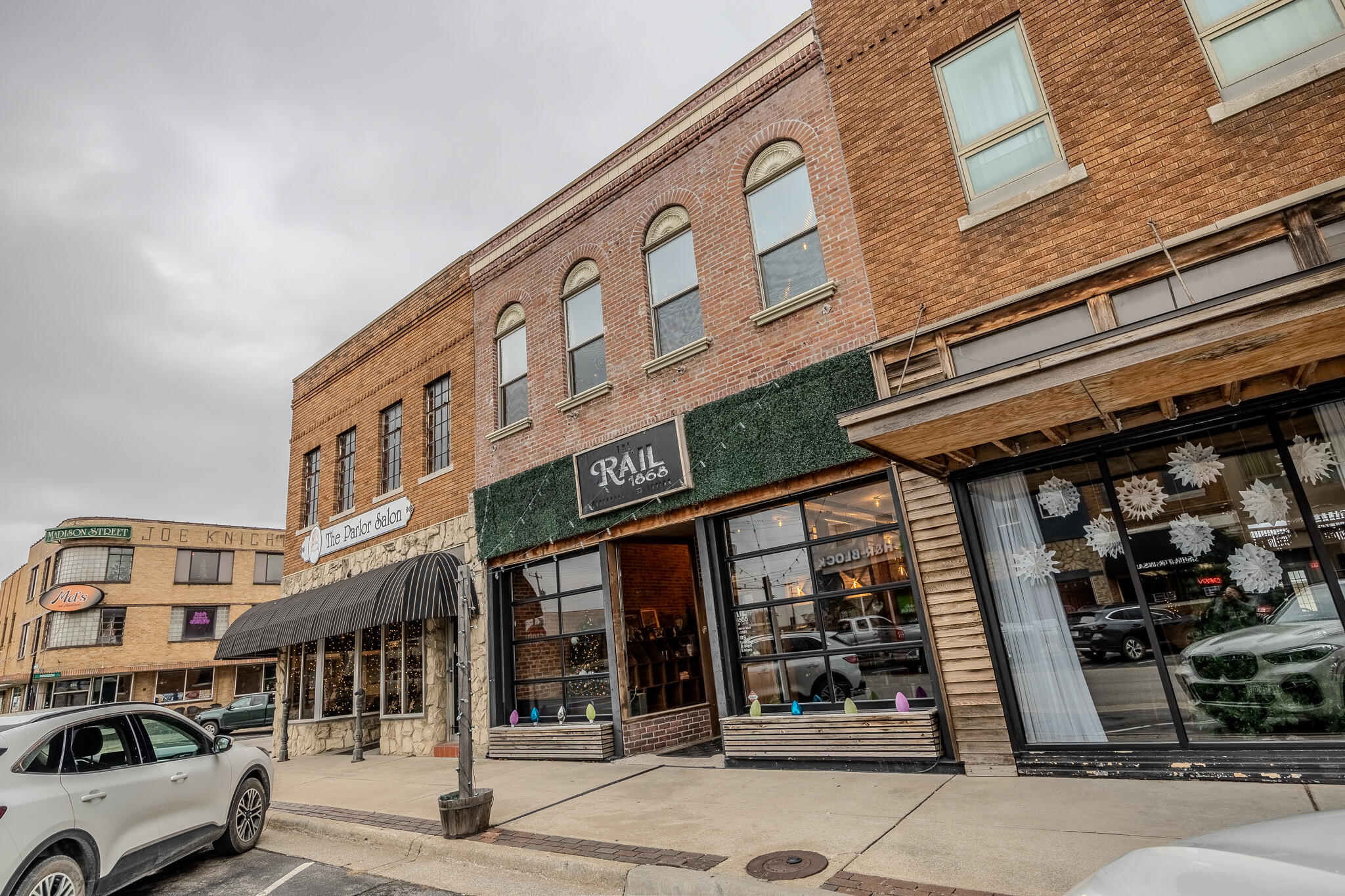 Join the bustling Downtown Business District in this historic beautifully renovated 6050 sq ft building.  This building retains its exposed brick walls, tin ceilings, and original wood floors; but it's renovated with new windows including two storefront garage door-type windows that open to the Commercial Street sidewalk.  Three multiple-stall ADA restrooms renovated using historical fixtures, 3-floor sprinkler sys, 3-phase electric, & new plumbing make this building code-compliant and ready for anything.  No interior walls are structural so additional renovations are easy.  While the upstairs space is currently a bar and party room, it would make a beautiful huge loft-style home.  This building sits on a busy corner with front, side, and back parking. There are separate entrances for both the chef's kitchen and the 2nd floor.  Currently, this building is a restaurant - leaseback options are avail.  Preview this ''Hallmark type'' city at https://www.facebook.com/downtownlebanon