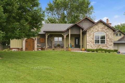 Photo of 3601 E Catalpa Street, Springfield, MO 65809 (MLS # 60324350)
