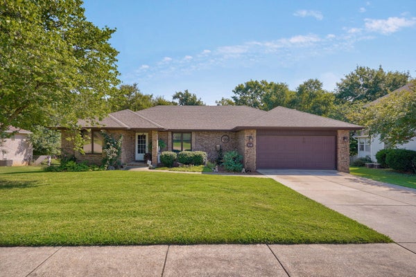 942 S GREENTREE AVE, SPRINGFIELD, MO 65809 - Image 0b8cf7e125bfefde2a3a86297d35e6ff/3832459074