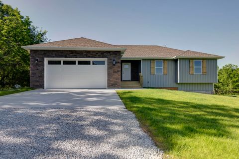 Photo of 8282 Eaglecrest Lane, Springfield, MO 65802 (MLS # 60323786)