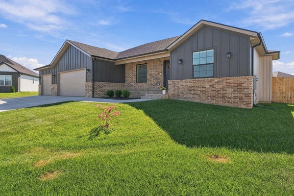 871 S IRONTREE CT, NIXA, MO 65714 - Image 0bb1a7ffd5d67af7728f27205d204580/2480326426