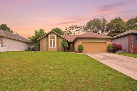 Photo of 3463 S Meadowlark Avenue, Springfield, MO 65807 (MLS # 60324341)