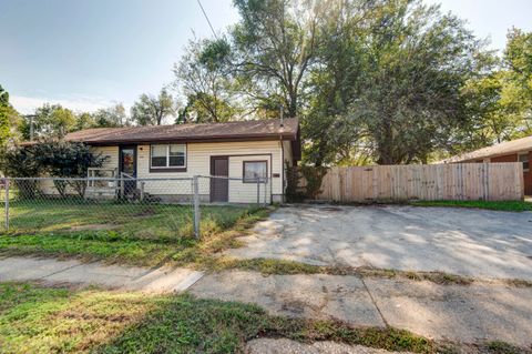 Photo of 1400 W Atlantic Street, Springfield, MO 65803 (MLS # 60307535)