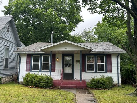 Photo of 211 S Moffet Avenue, Joplin, MO 64801 (MLS # 60324511)