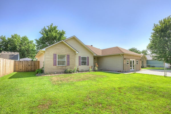 1422 W MACON ST, CARTHAGE, MO 64836 - Image 10de7f284b5b807ecf8581ed86a2924f/1104526367