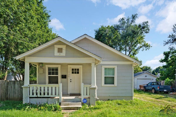 1726 W WALNUT ST, SPRINGFIELD, MO 65806 - Image 11d150d58d6ef4b23bba802b8ef35c5f/4056929822