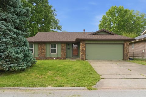 Photo of 504 W Bell Street, Springfield, MO 65803 (MLS # 60324609)