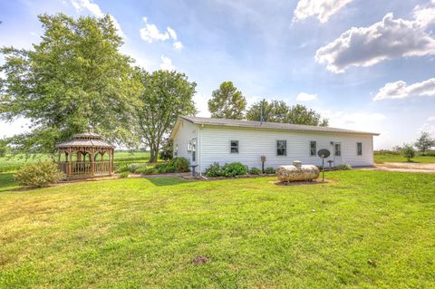 Photo of 929 E Us Highway 160, Lamar, MO 64759 (MLS # 60311755)